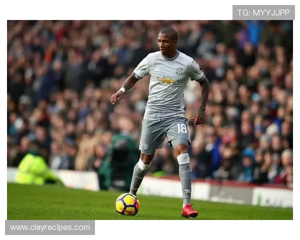 阿什利扬足球价值飙升,市场表现受到广泛关注与分析 阿什利扬足球价值飙升,市场表现受到广泛关注与分析