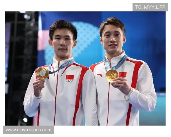 杨昊这衣服也太贵了吧，平时训练室里倒像个忍者，赛场上秒变豪门公子！